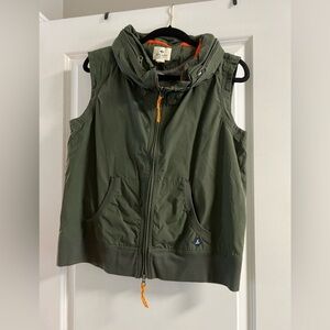 Sperry Olive Green Vest with packable hood